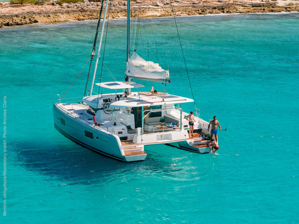 charter catamaran lagoon 42 